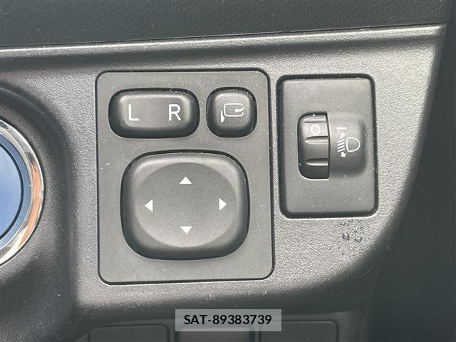 Toyota AQUA 2015 8705600-2