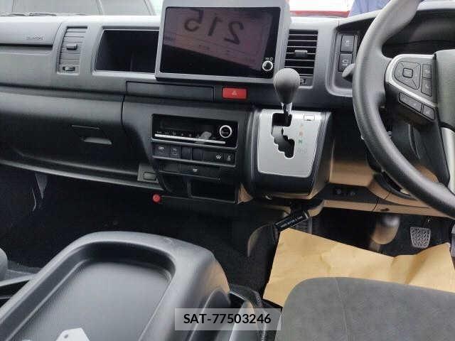 Toyota HIACE COMMUTER 2026 8714531-6