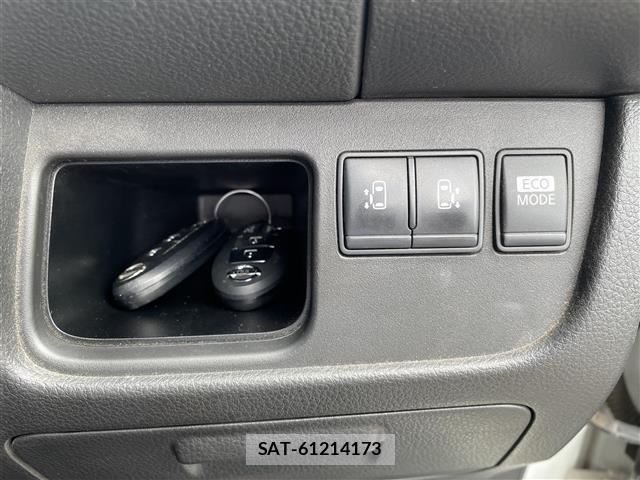 Nissan SERENA 2013 8926359-22
