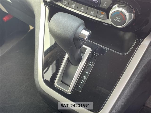 Nissan SERENA 2017 8926371-21