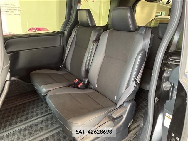 Toyota NOAH 2021 8683514-10