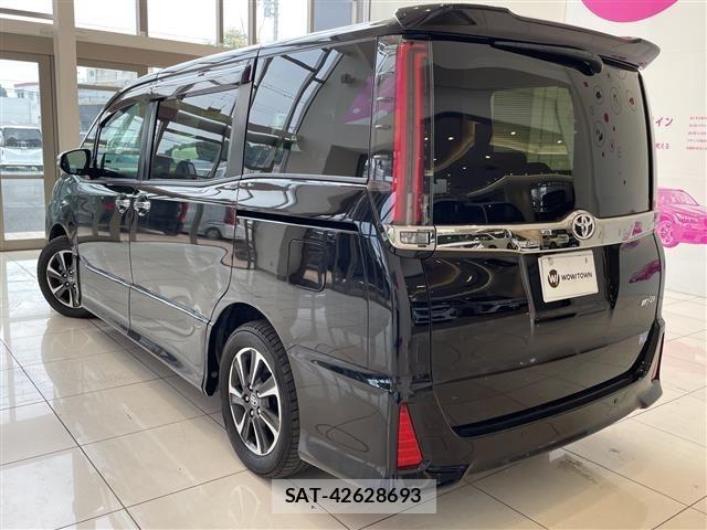 Toyota NOAH 2021 8683514-13