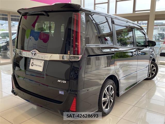 Toyota NOAH 2021 8683514-2