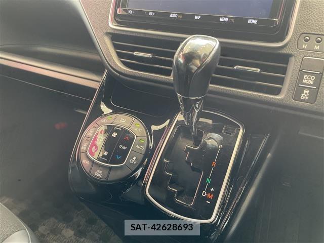 Toyota NOAH 2021 8683514-3
