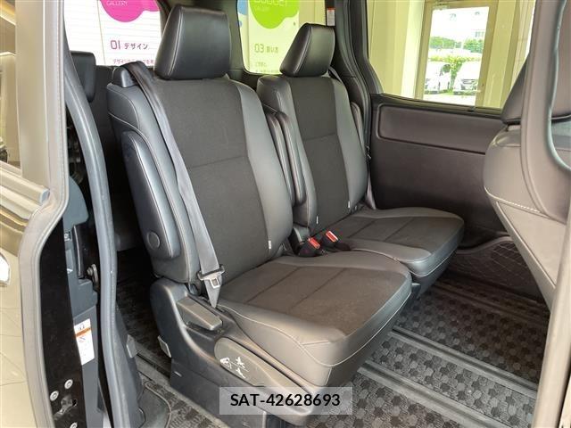 Toyota NOAH 2021 8683514-9