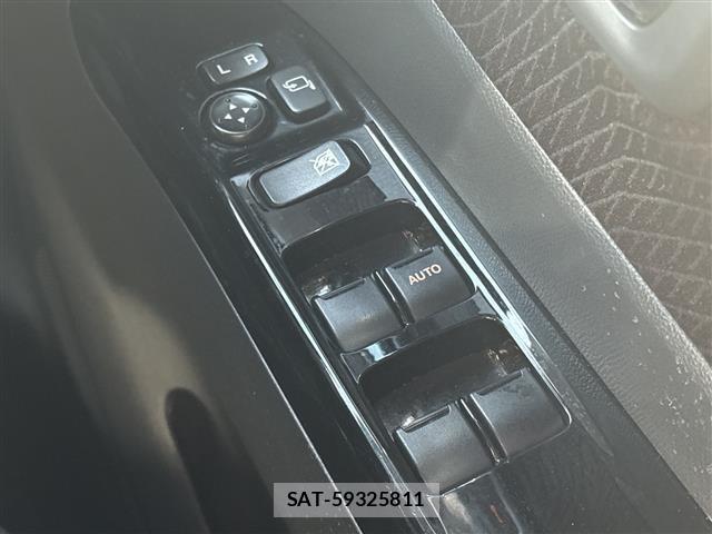 Nissan ROOX 2013 8903051-5