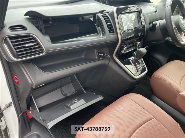 Nissan SERENA 2018 8671728-10