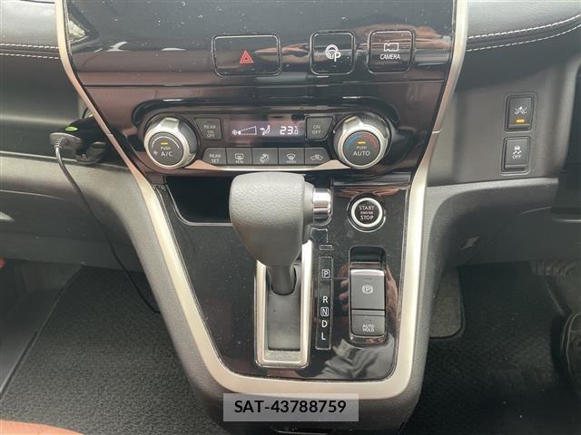 Nissan SERENA 2018 8671728-8