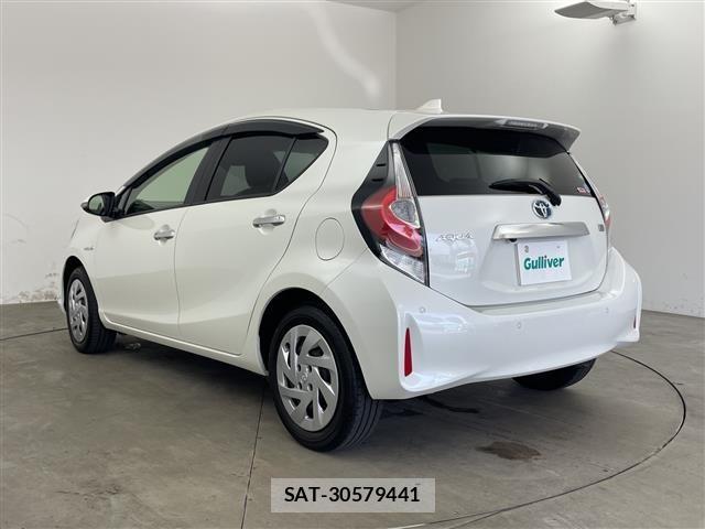 Toyota AQUA 2018 8705617-13