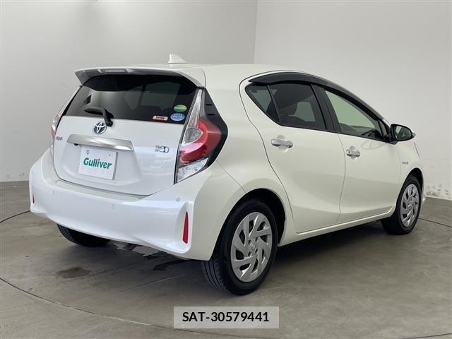 Toyota AQUA 2018 8705617-16