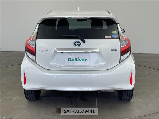 Toyota AQUA 2018 8705617-18