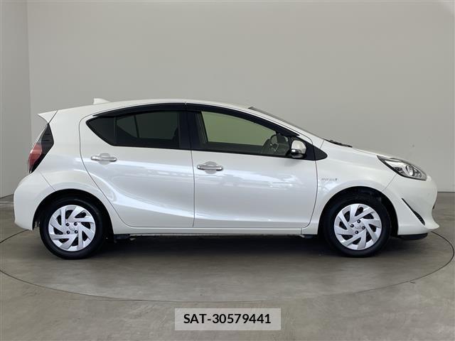 Toyota AQUA 2018 8705617-19