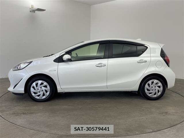 Toyota AQUA 2018 8705617-21