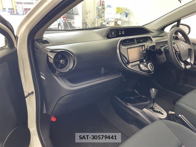Toyota AQUA 2018 8705617-8