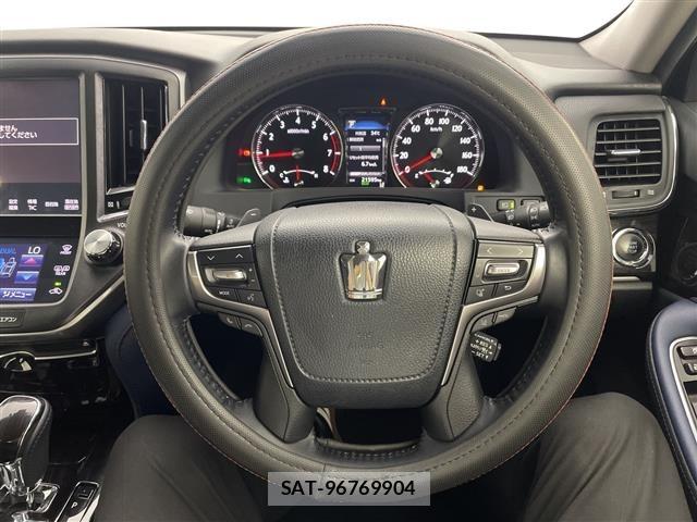Toyota CROWN 2017 8680529-1