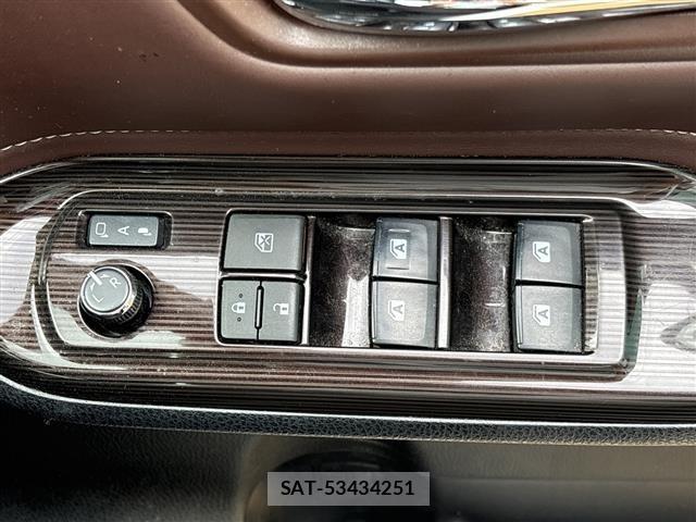 Toyota ESQUIRE 2017 8908771-6