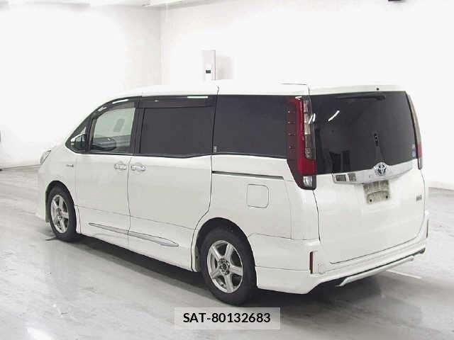 Toyota NOAH 2015 8706050-1