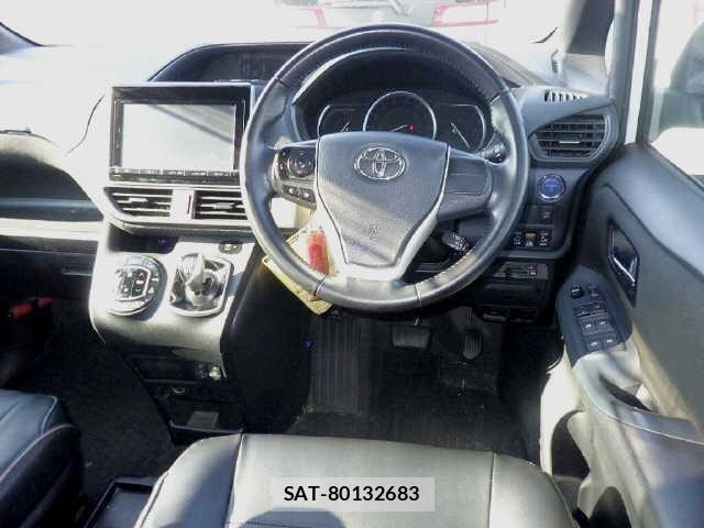 Toyota NOAH 2015 8706050-3