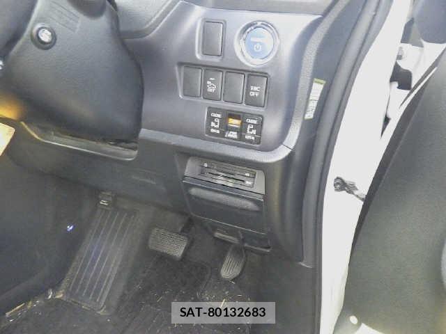 Toyota NOAH 2015 8706050-6