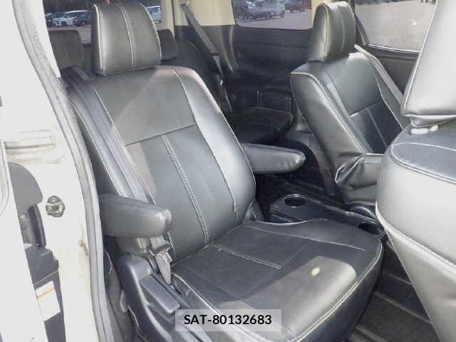 Toyota NOAH 2015 8706050-8