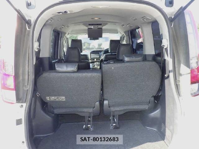 Toyota NOAH 2015 8706050-9