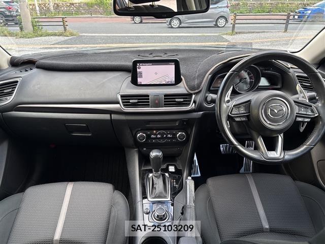 Mazda AXELA 2017 8911729-16