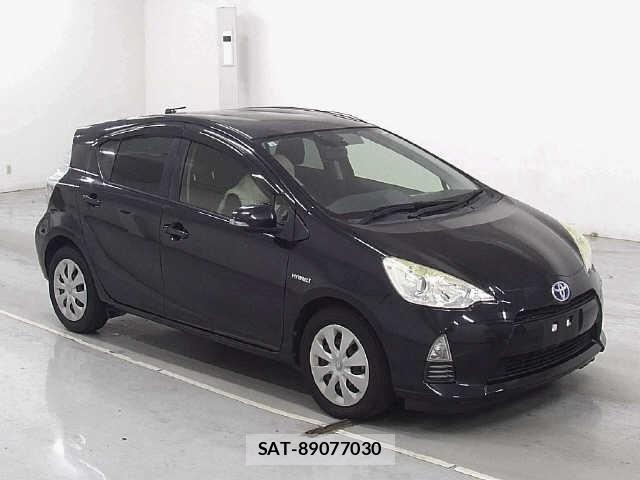 Toyota AQUA 2013 8704712-0