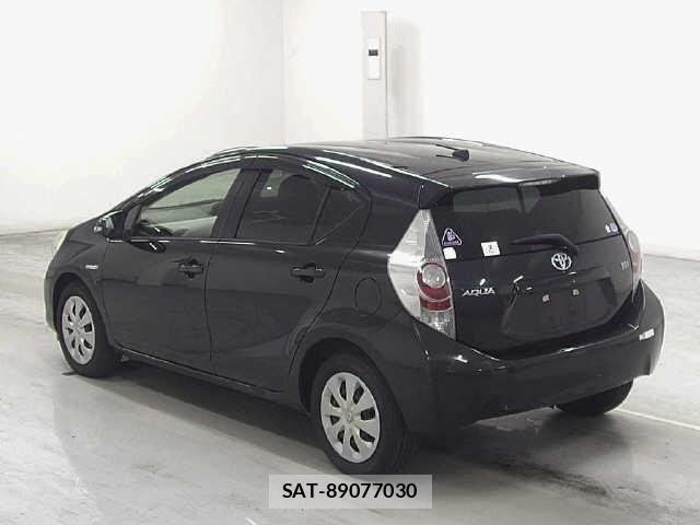 Toyota AQUA 2013 8704712-1