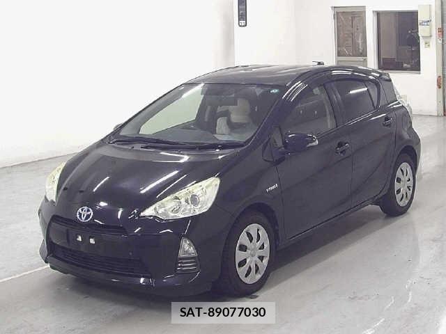 Toyota AQUA 2013 8704712-4