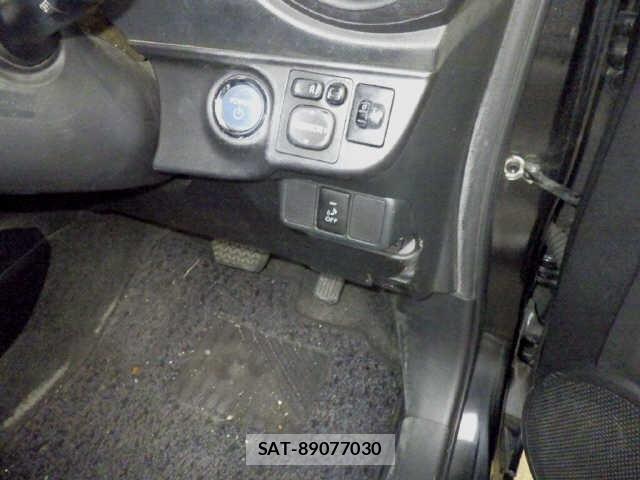 Toyota AQUA 2013 8704712-6