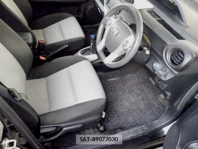 Toyota AQUA 2013 8704712-7