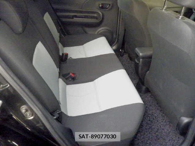 Toyota AQUA 2013 8704712-8