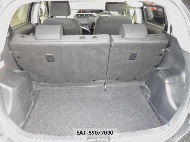 Toyota AQUA 2013 8704712-9