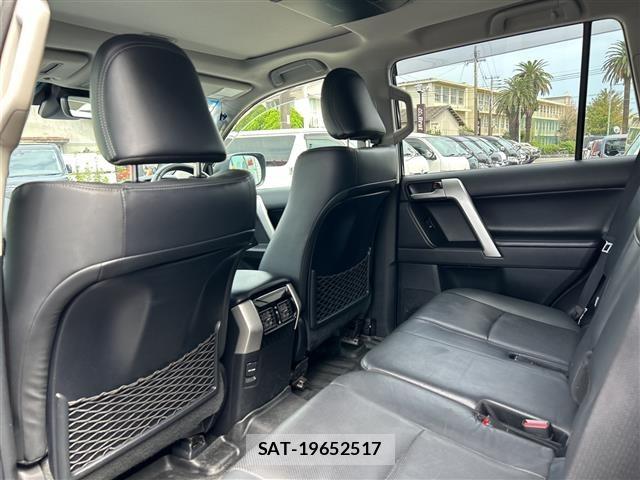 Toyota LAND CRUISER PRADO 2023 8907379-1