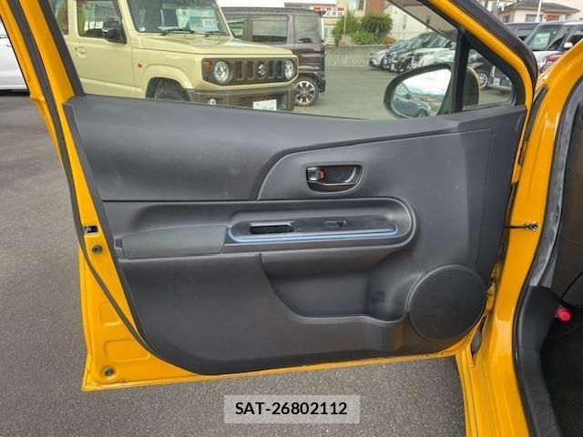 Toyota AQUA 2013 8705654-4