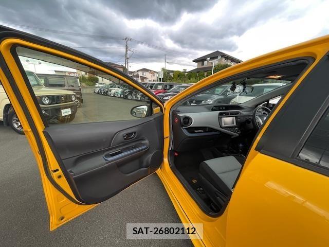 Toyota AQUA 2013 8705654-6