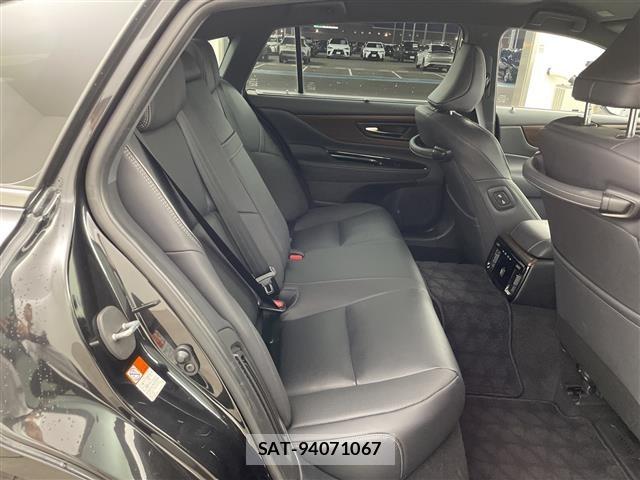 Toyota CROWN 2024 8937612-3
