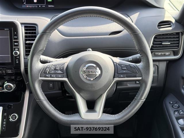 Nissan SERENA 2018 8926775-1