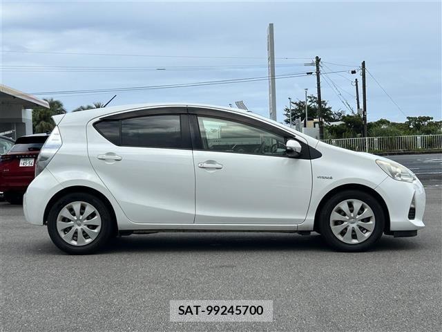 Toyota AQUA 2013 8705662-11