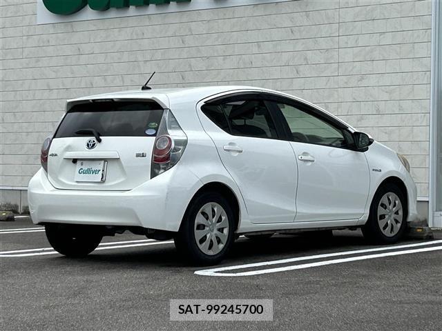 Toyota AQUA 2013 8705662-12
