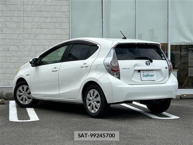 Toyota AQUA 2013 8705662-13