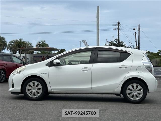 Toyota AQUA 2013 8705662-2