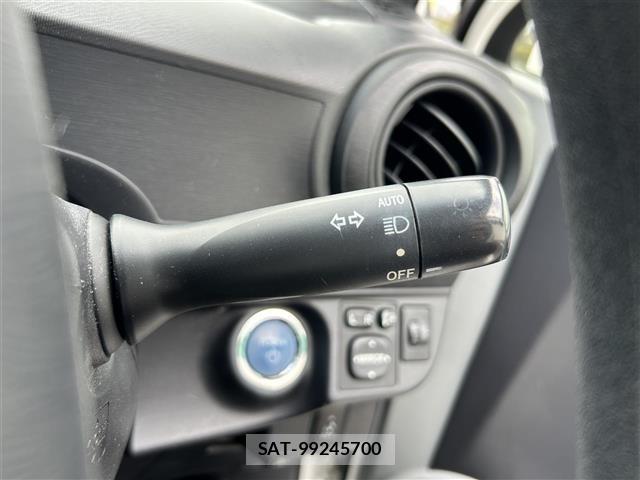 Toyota AQUA 2013 8705662-3