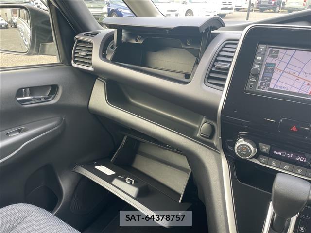 Nissan SERENA 2018 8926827-22