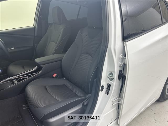Toyota PRIUS PHV 2022 8915759-10