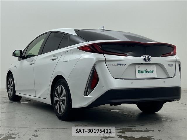 Toyota PRIUS PHV 2022 8915759-13