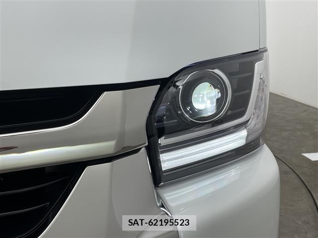 Toyota HIACE VAN 2026 8910526-11