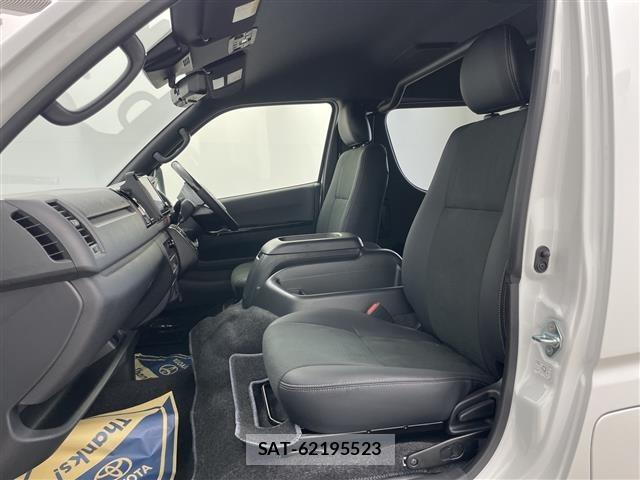 Toyota HIACE VAN 2026 8910526-3