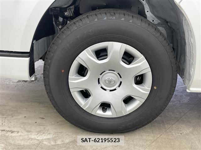 Toyota HIACE VAN 2026 8910526-9