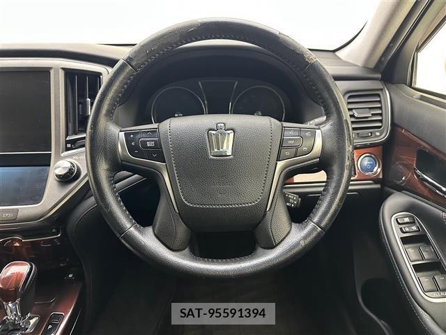 Toyota CROWN 2014 8680543-4